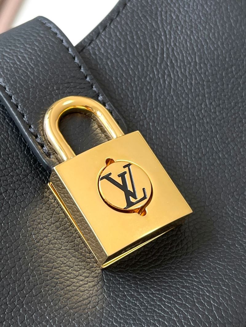 Louis Vuitton Hobo Bags